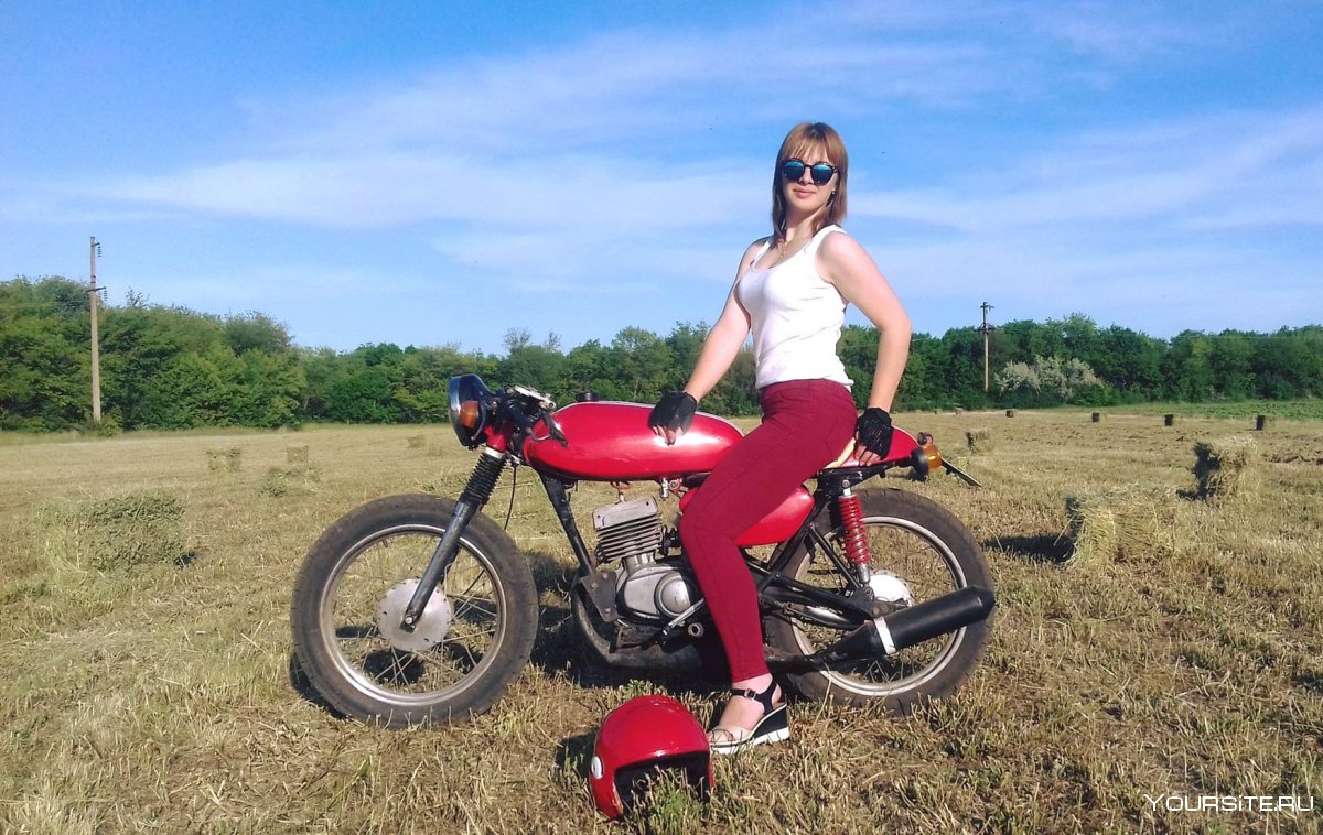 Девушка на мотоцикле Минск