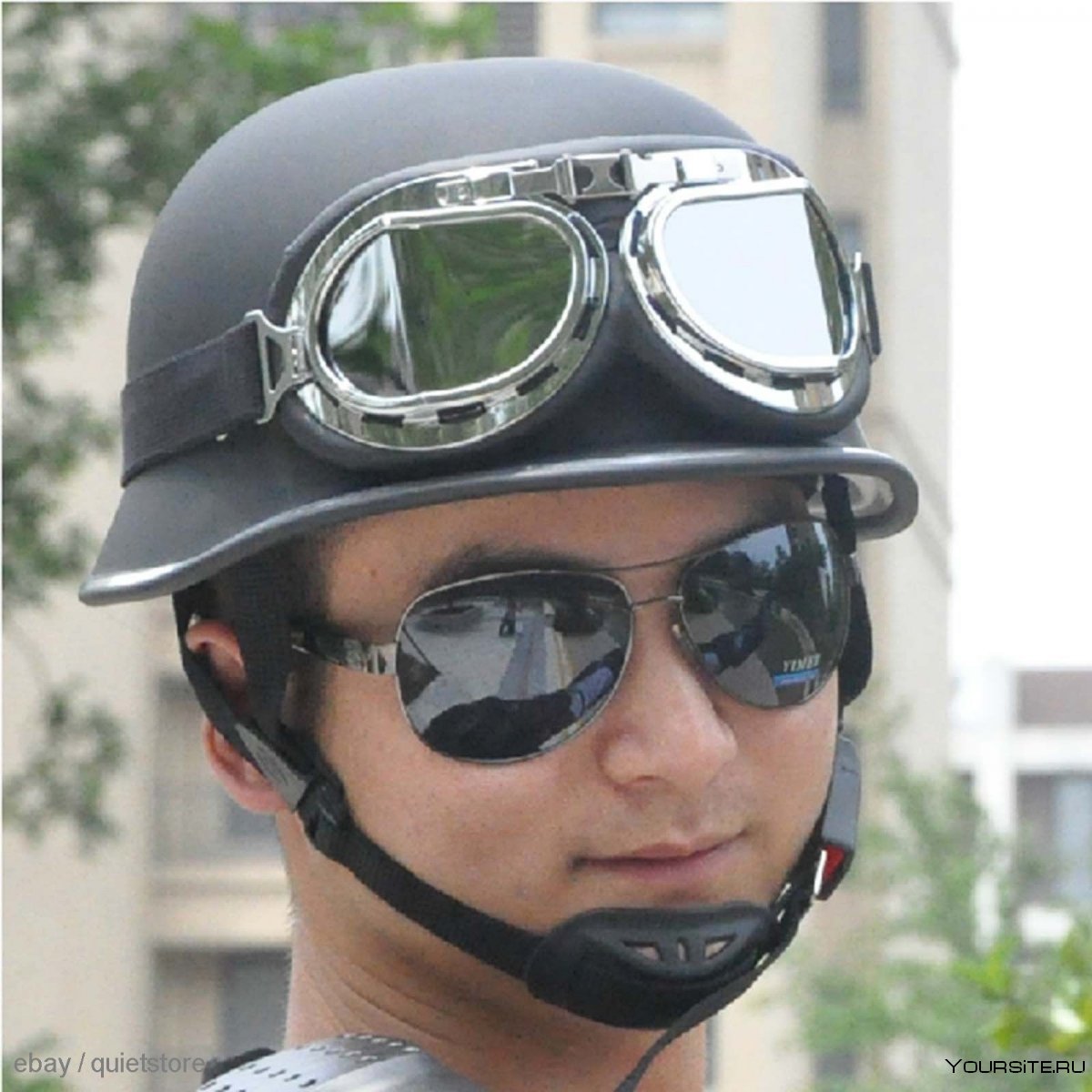 Мотоциклетный шлем на голове