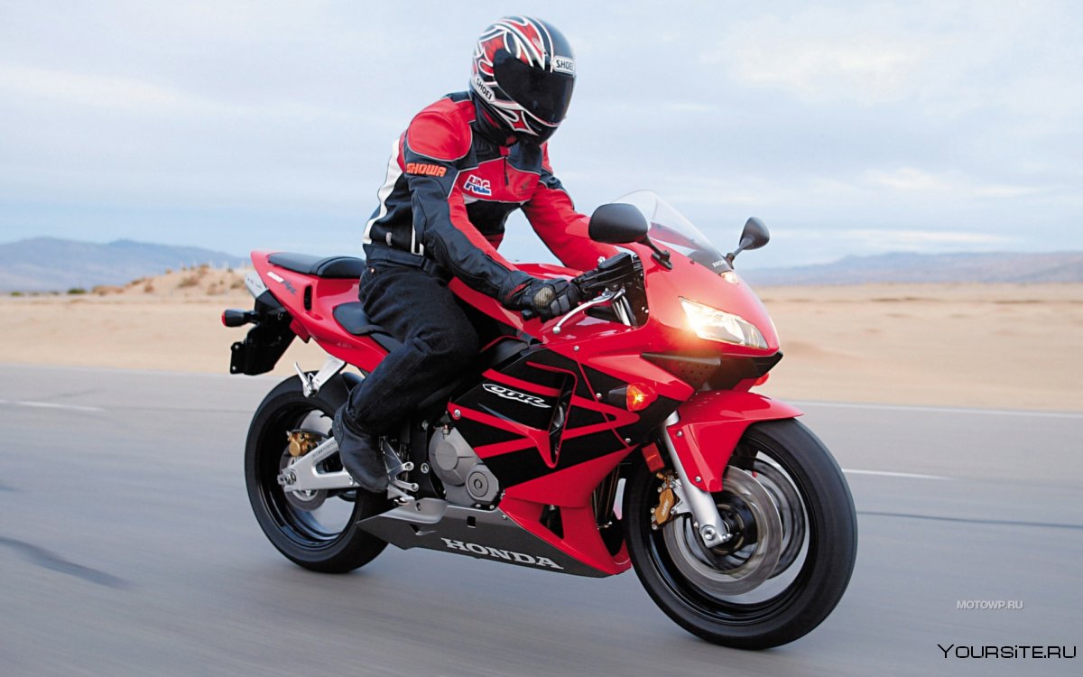 Мотоциклист Honda cbr600rr
