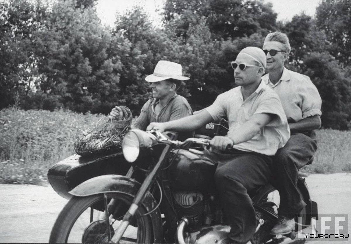 Мотоциклисты 60х СССР