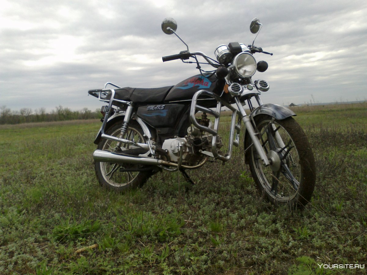 Мотоцикл Альфа в деревне