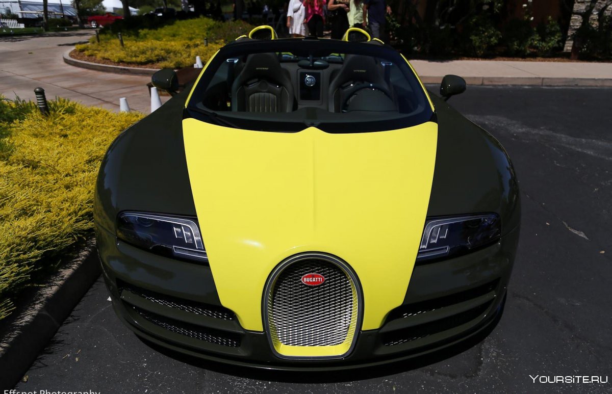 Bugatti Chiron желтый