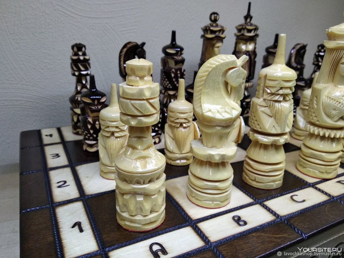 Резные шахматы бюстовые
