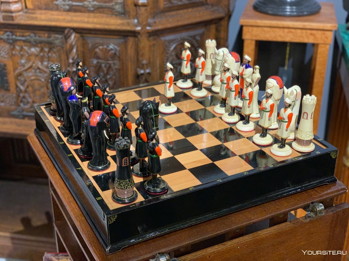 Столы шахматные антик