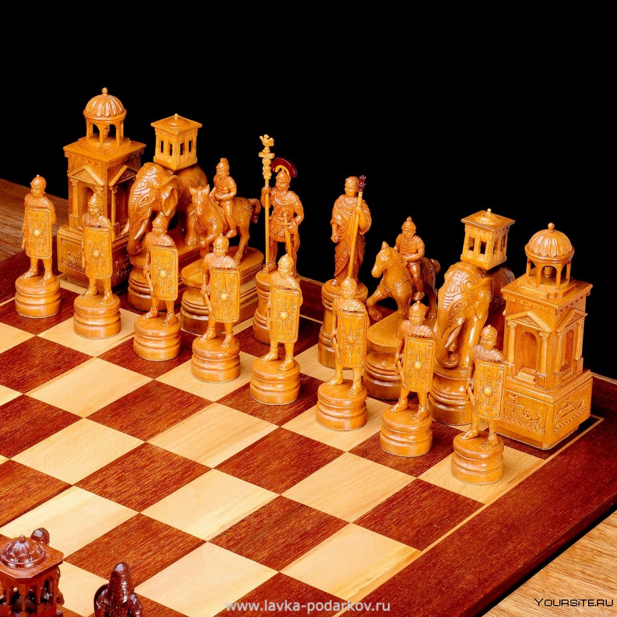Резные фигурки шахмат