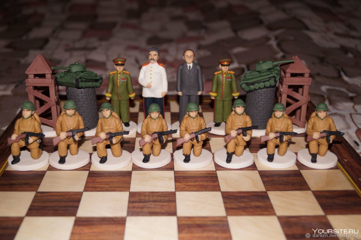 Шахматы с фигурками солдат второй мировой