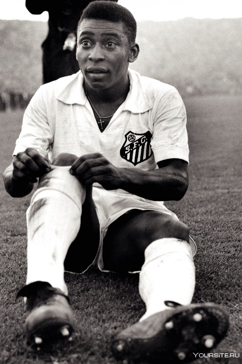 Пеле (бразильский футболист, трехкратный чемпион мира) - 81 год