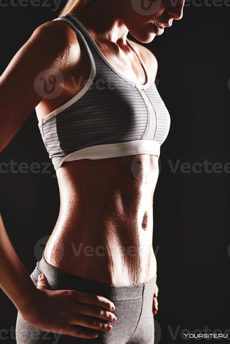 Подтянутое тело девушки