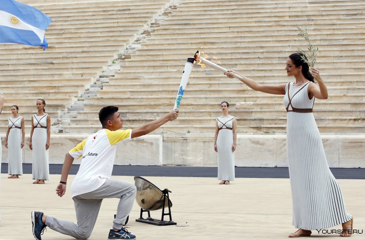 Зажжение олимпийского огня в Афинах