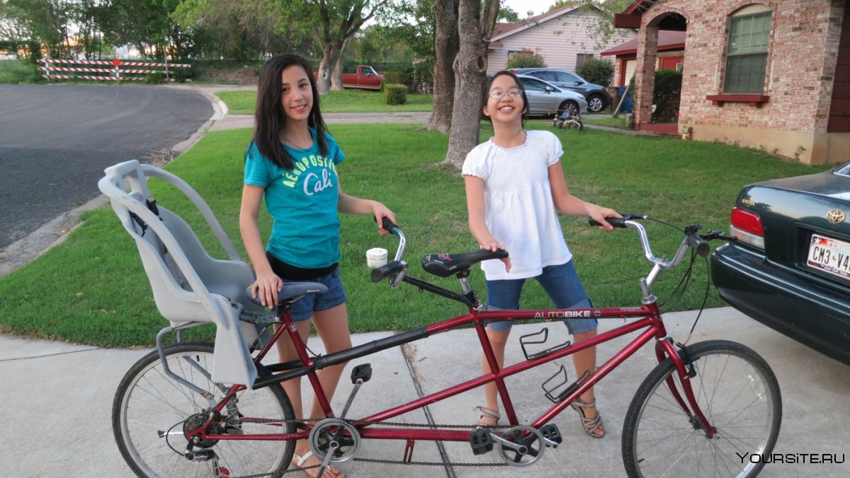 Тандем-велосипед с подростком