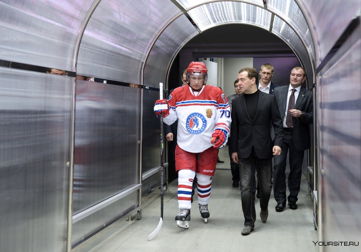 Дмитрий Медведев хоккей