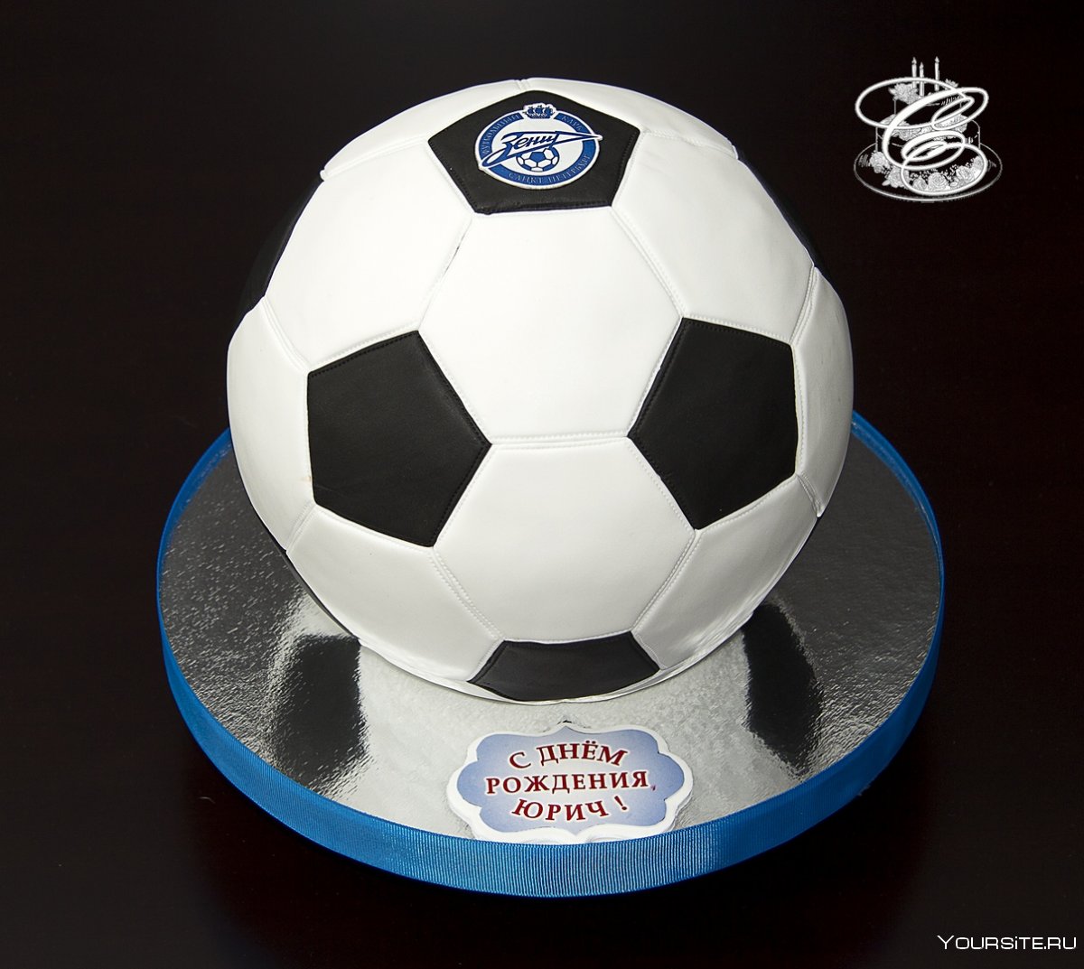 Декор торта в виде футбольного мяча