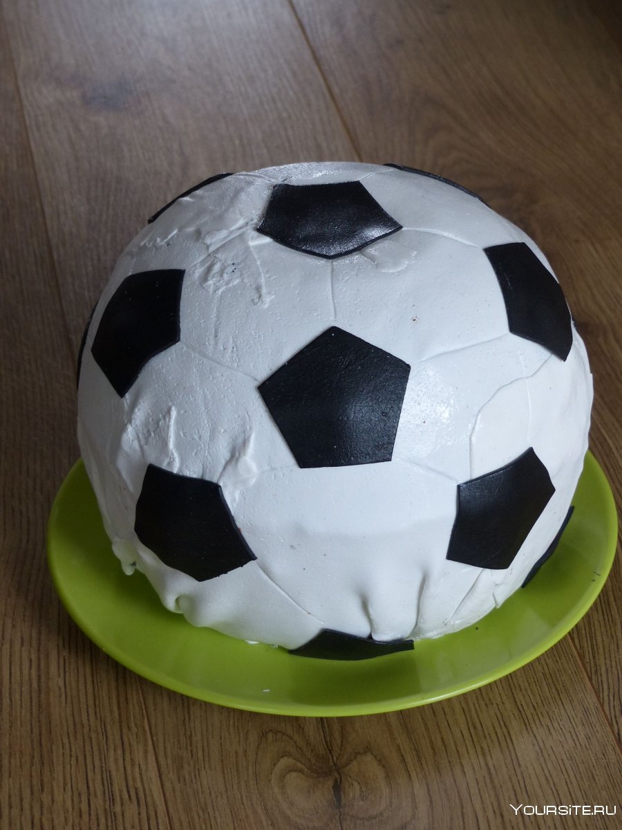 Торт шоколадный с футбольным мячом
