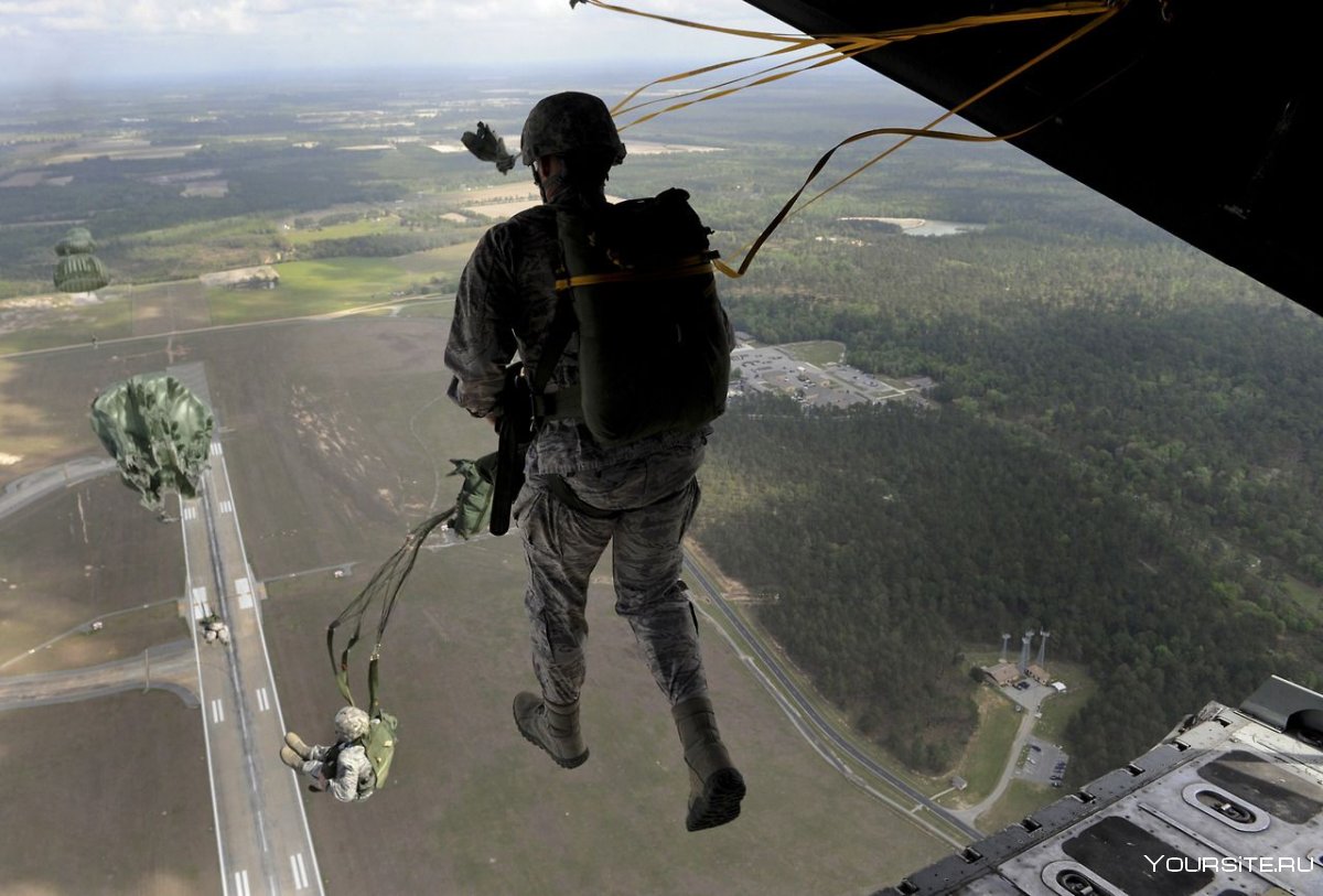 как правильно прыгать с парашютом в пабг фото 80