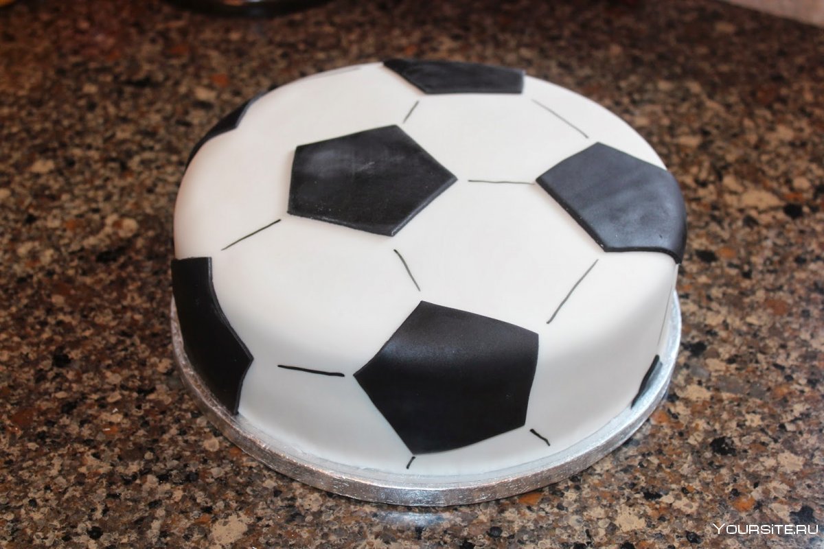 Торт с футбольными мячами шоколадом