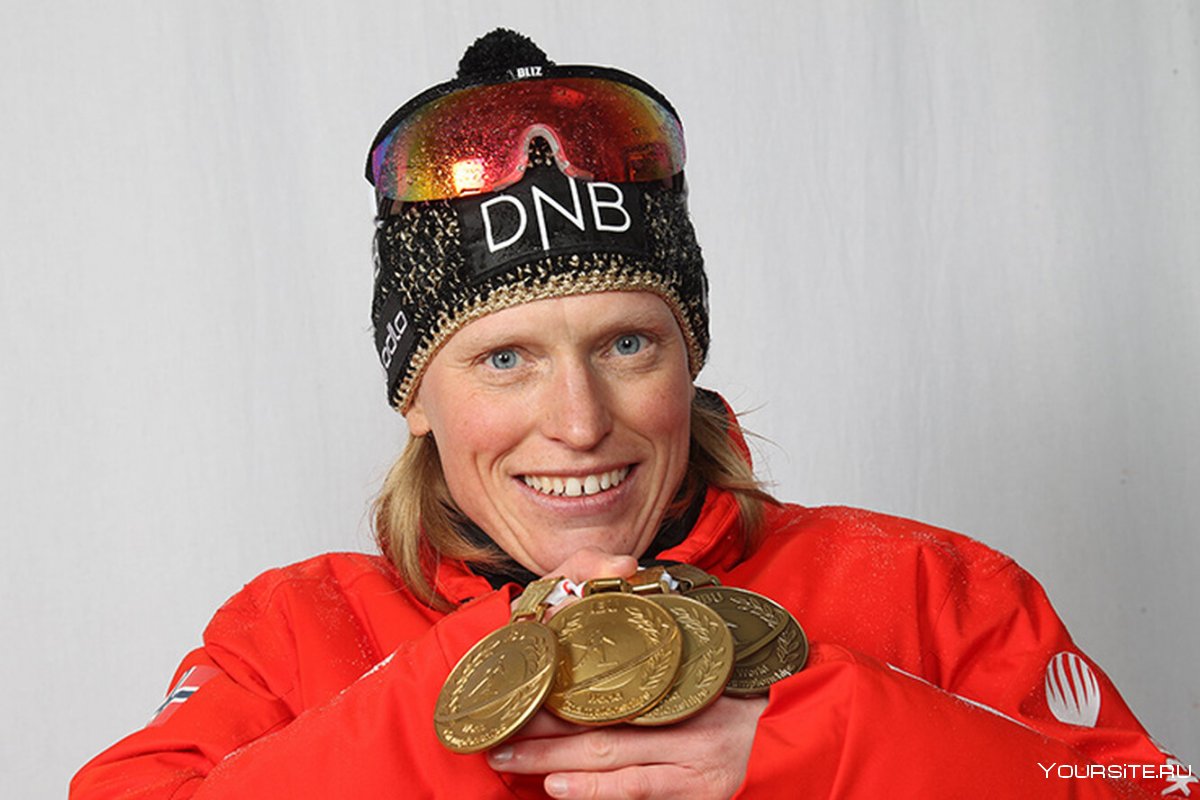 Габриэла Коукалова попа