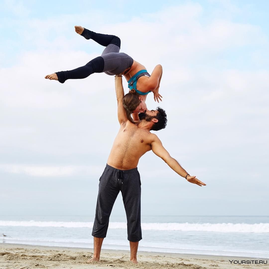 Красивая парная йога