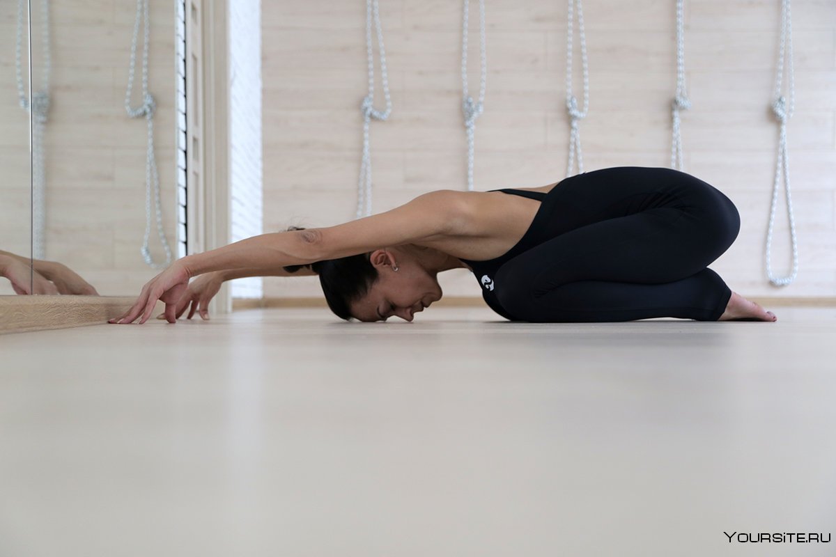 Упражнения йоги для спины
