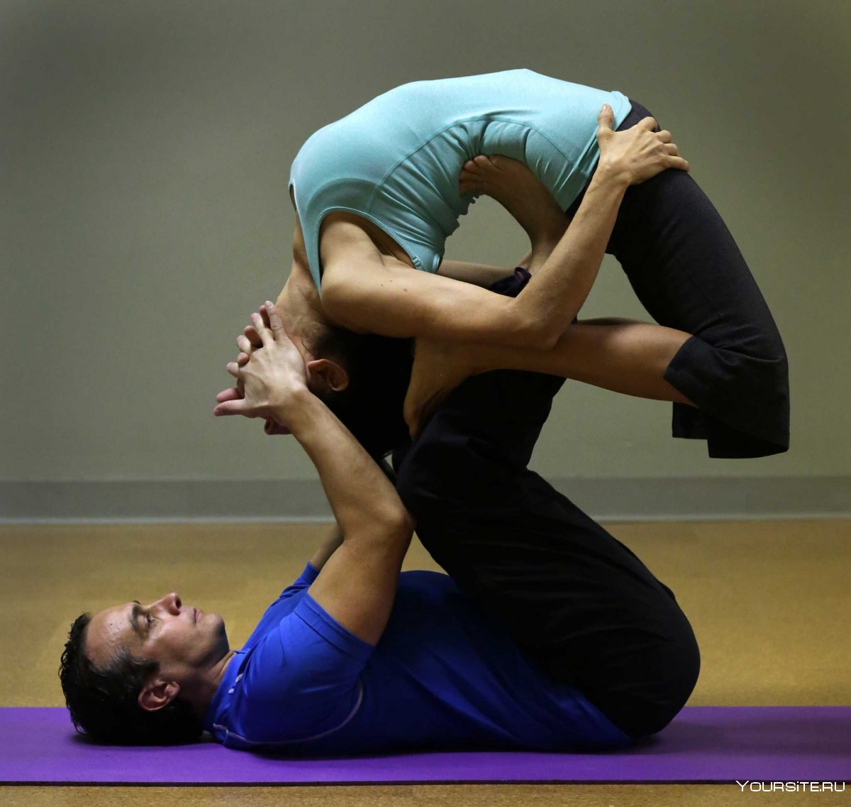 Парная акройога