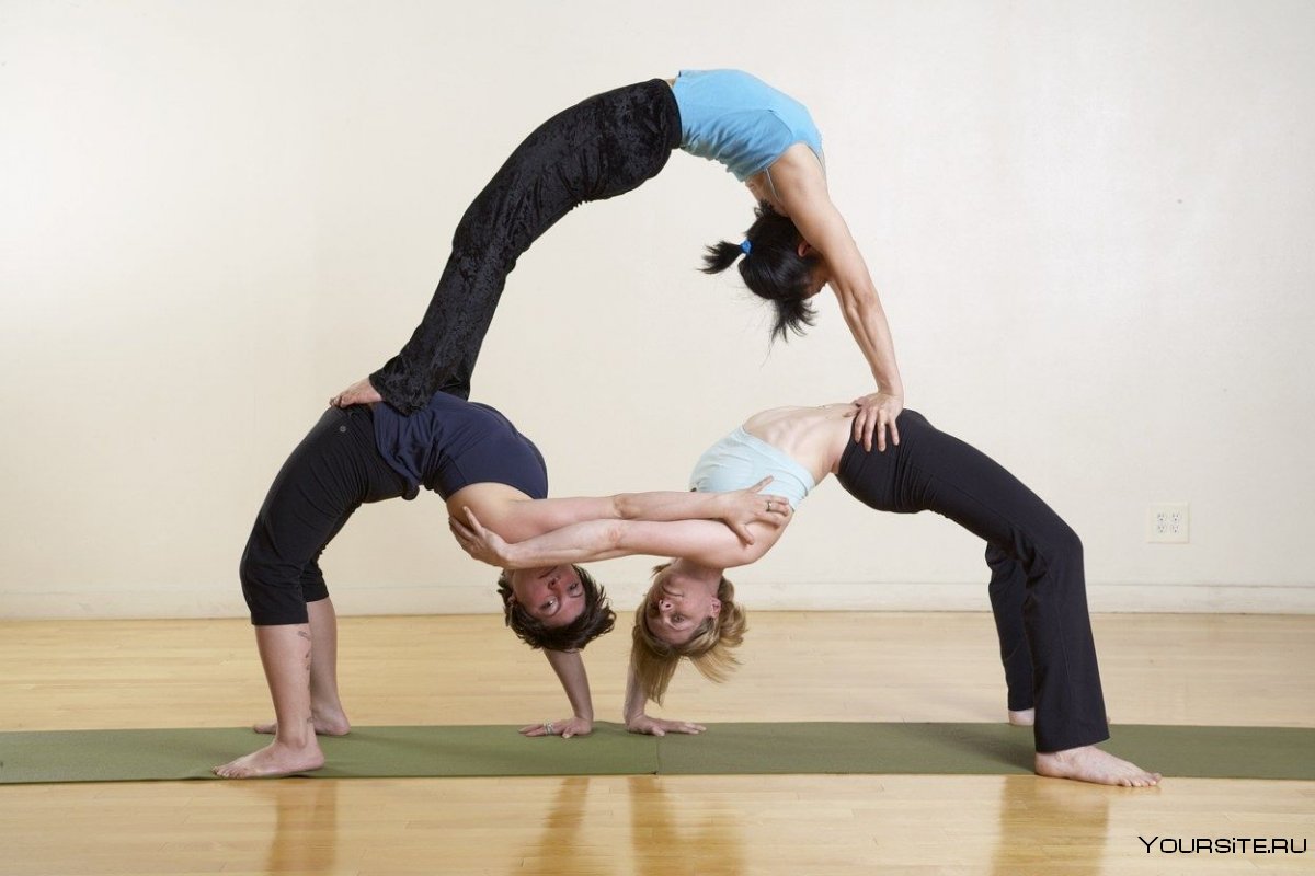 Позы йоги для троих