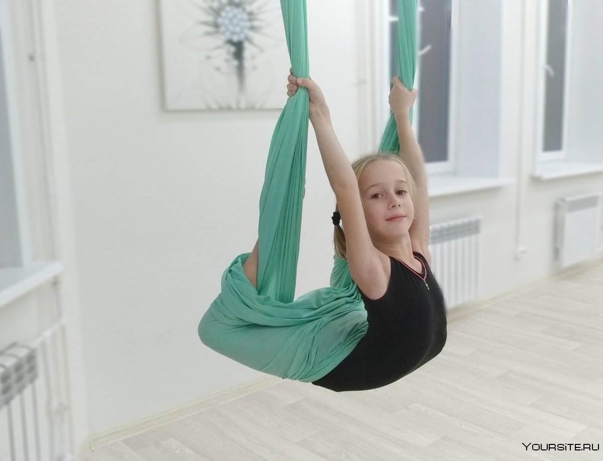 Воздушная йога дети