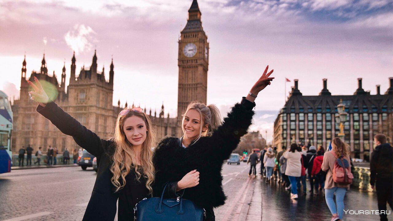Uk girls. Туристы в Лондоне. Туризм в Великобритании. Великобритания люди. Лондон люди.