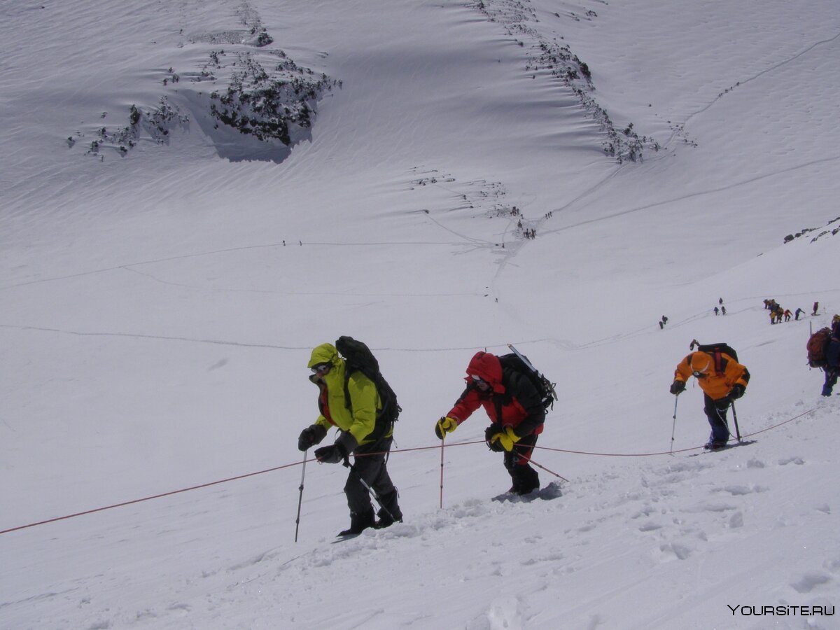 Гора Эльбрус альпинисты