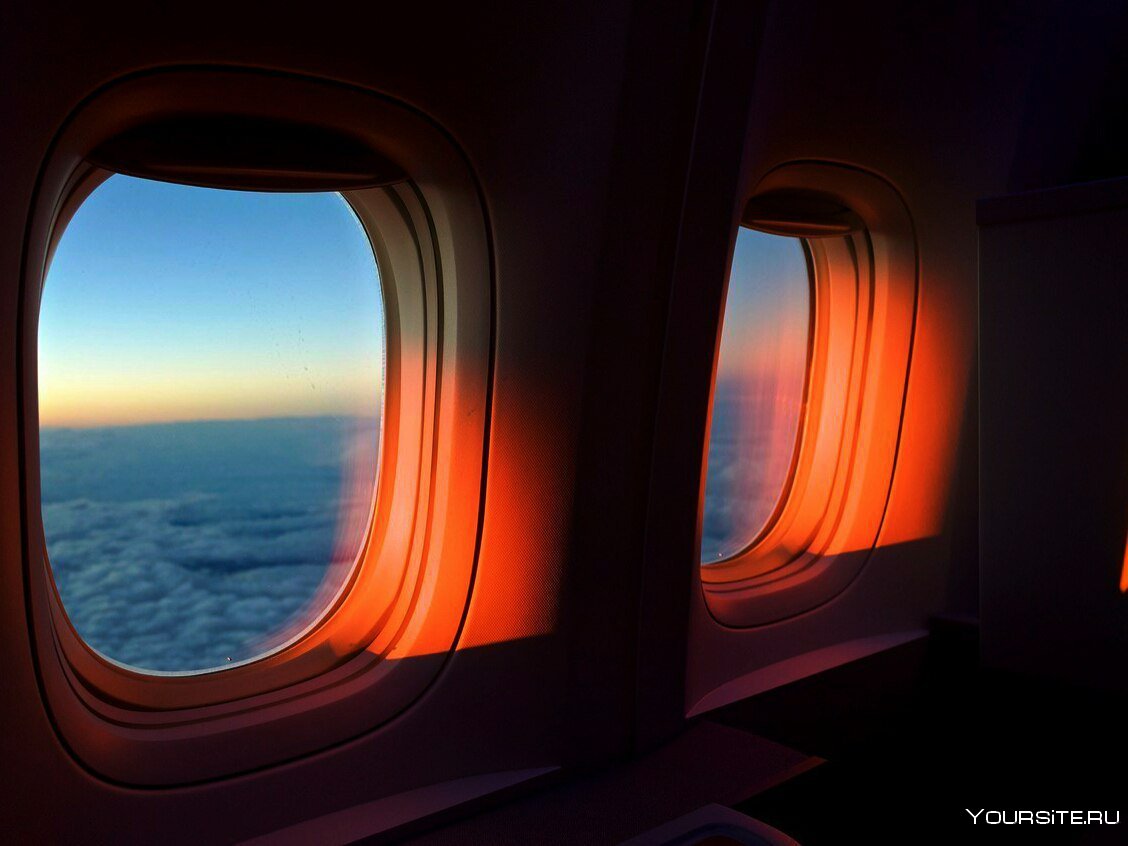 Море из окна самолета