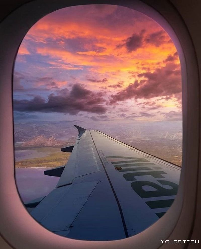Самолет окно море