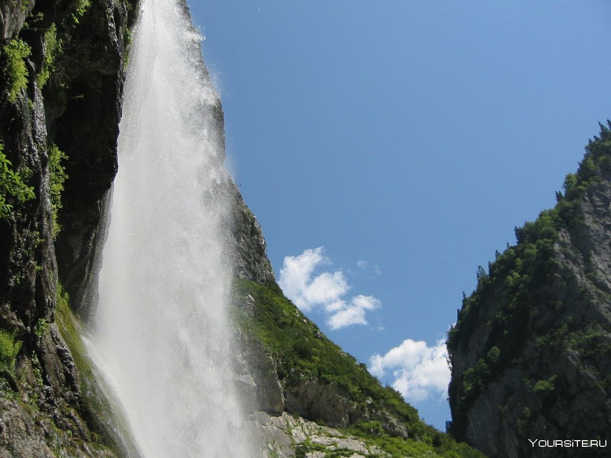 Водопад Гега в Абхазии