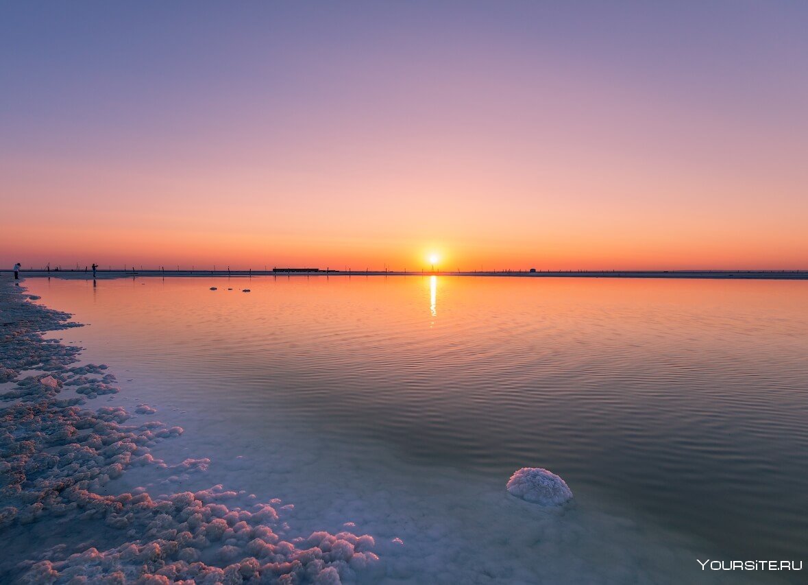Солёное озеро в Астраханской области Баскунчак