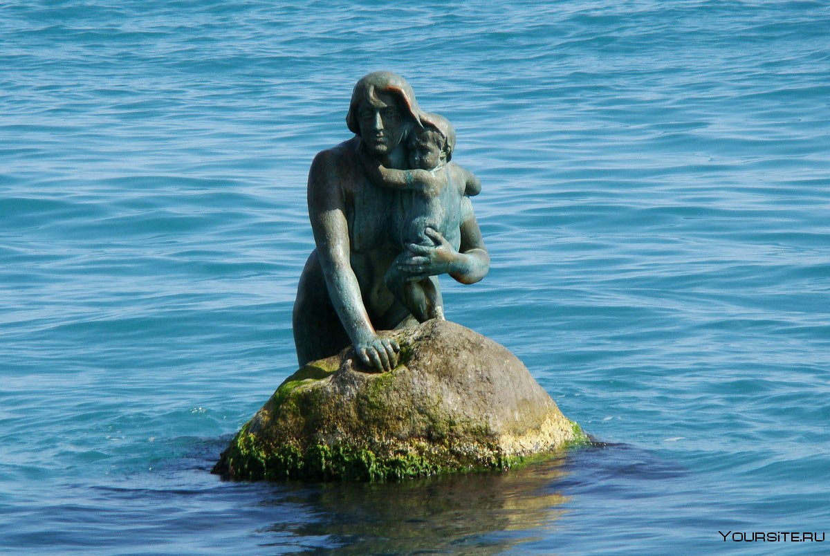 Памятник русалке в Крыму Мисхор