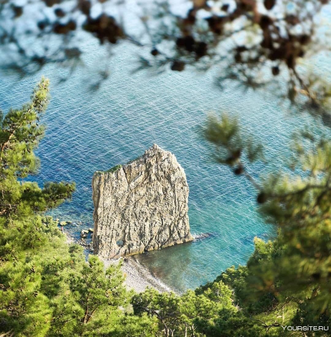 Скала Парус в Геленджике