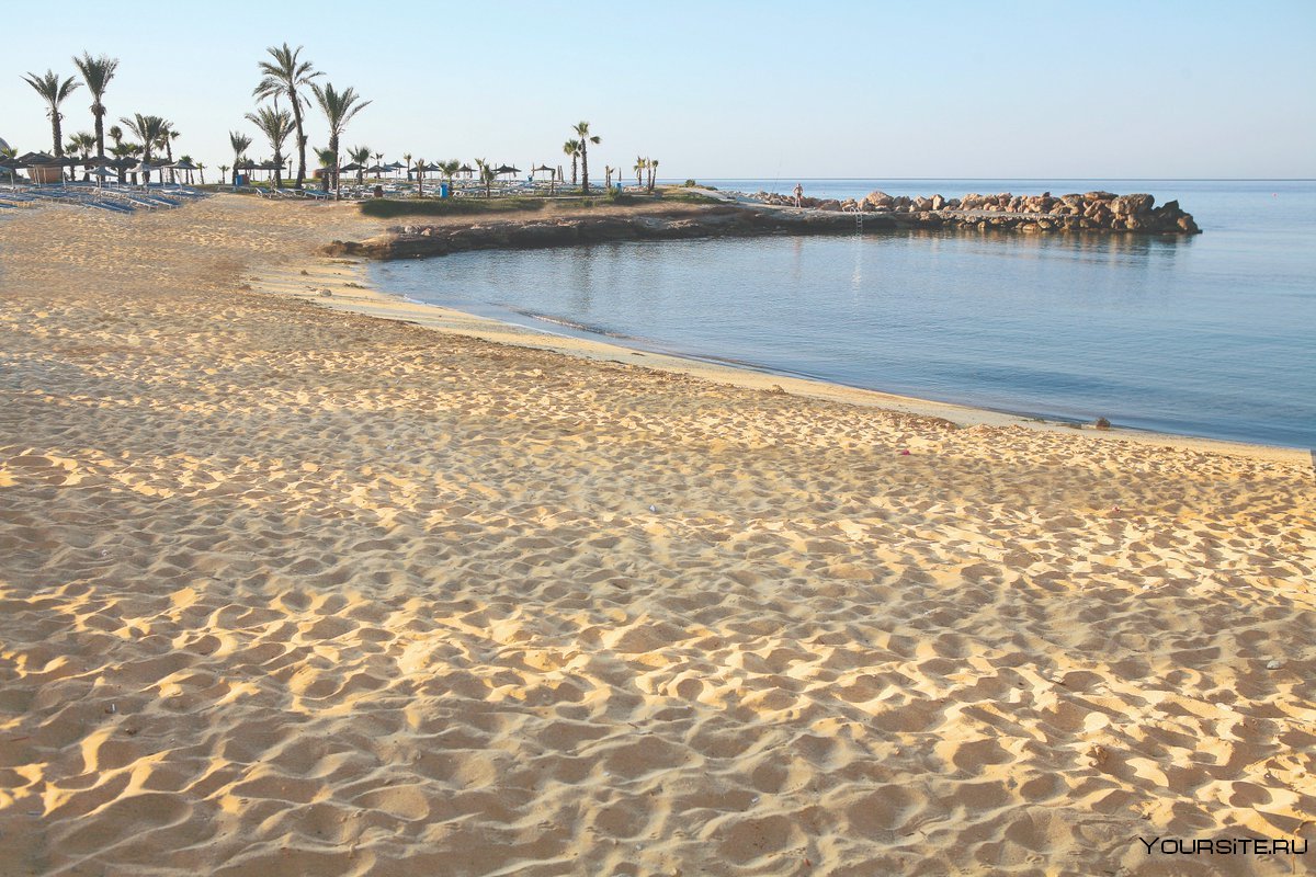 Пляж Адамс Бич Кипр