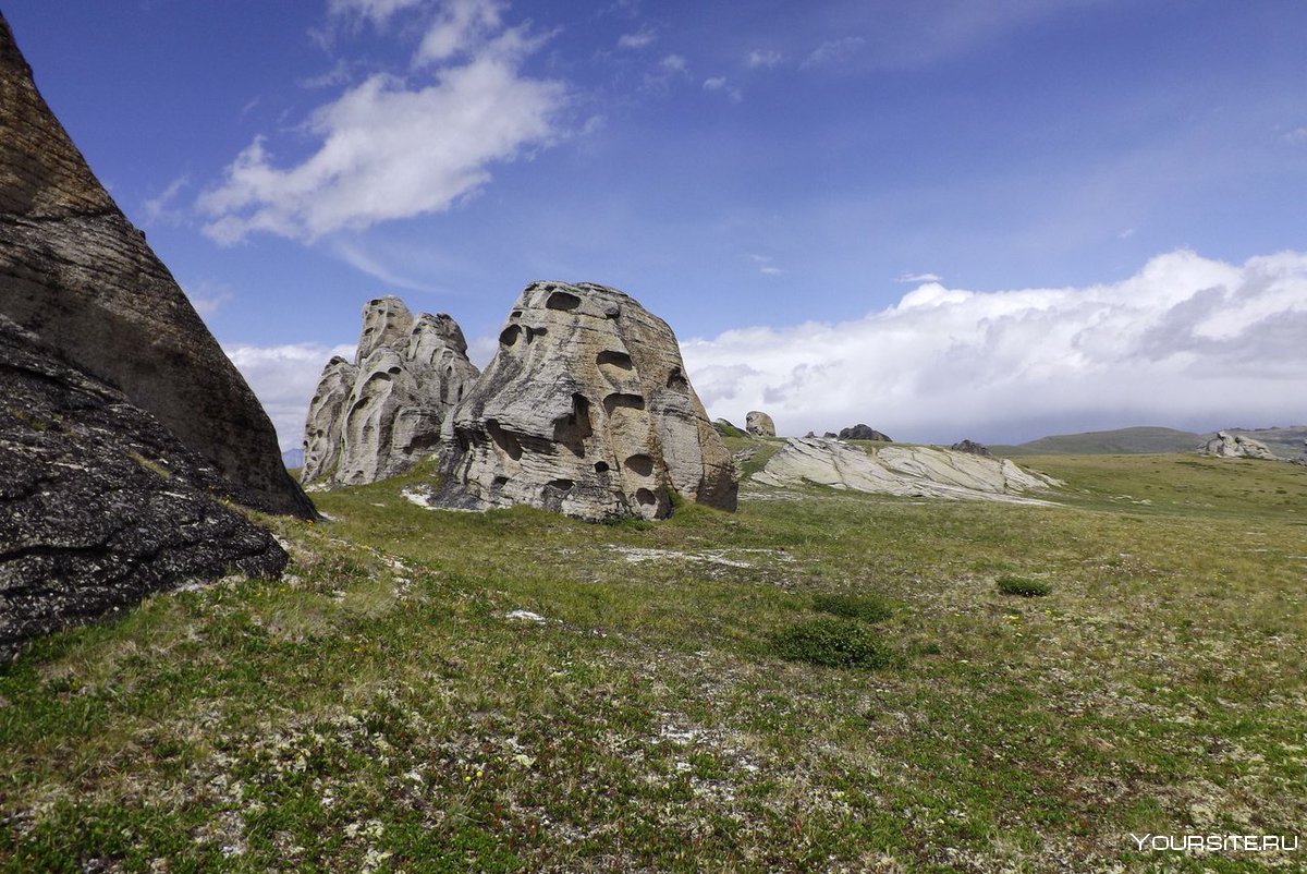 Алтай каменные замки на плато