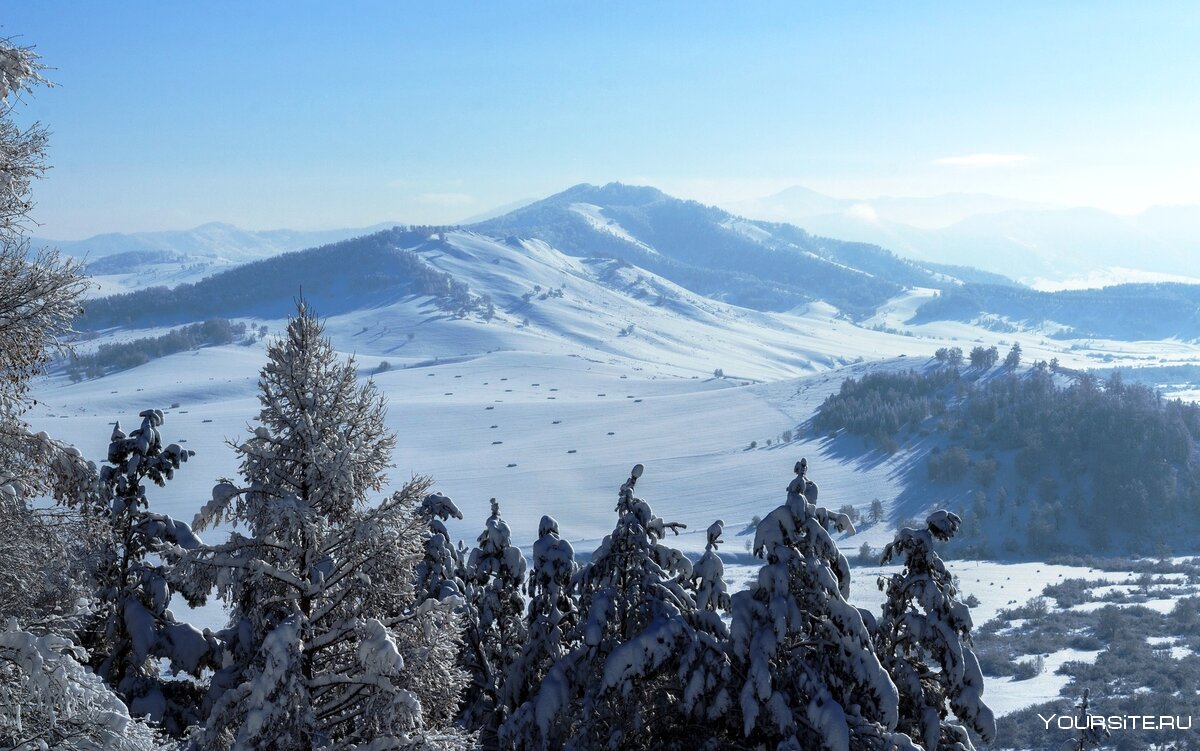 Горы в Республике Алтай зимой