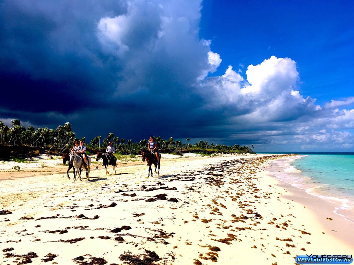 Песочный пляж на Кубе