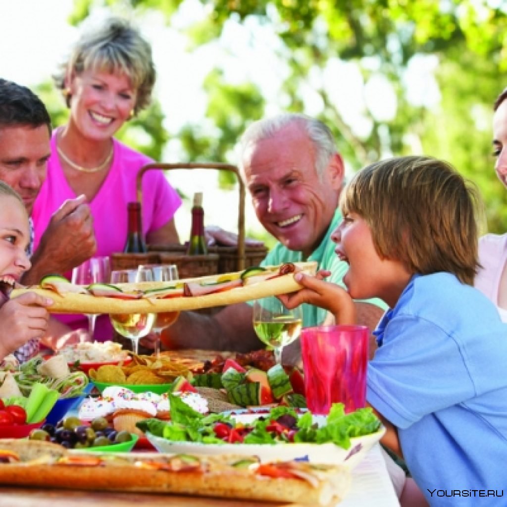 Семья на пикнике