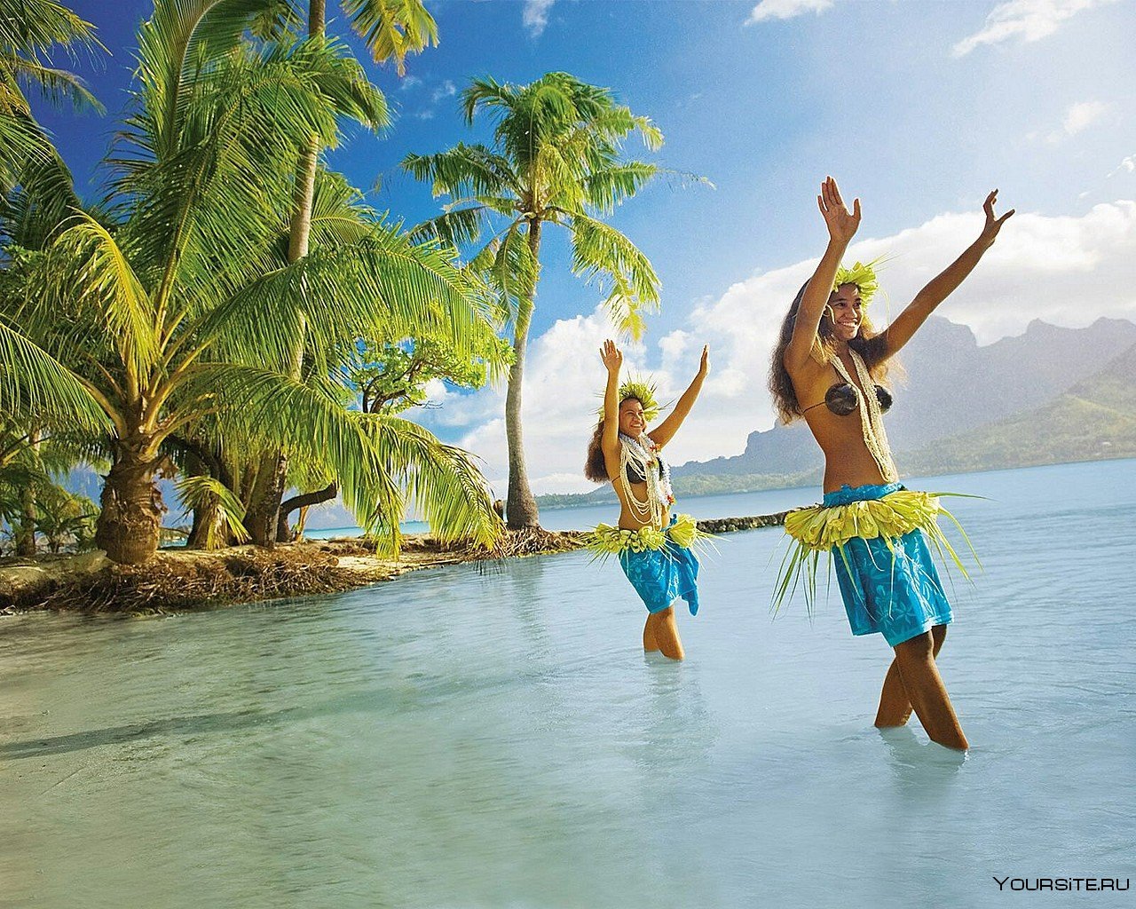 Чудесный отдых тура. Остров Таити и таитянки. Жители Бора Бора. Остров Пальма. Девушка на острове.