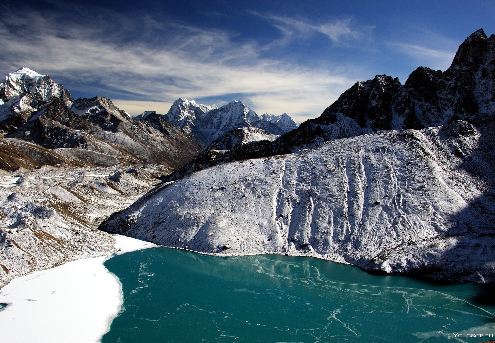 Гималаи озера. Озеро Гокио Непал. Ледник Кхумбу. Ледники Гималаев. Бирюзовое озеро Дудх Покхари, Гималаи.