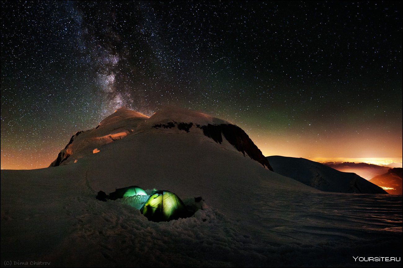 Scene image. Штат Монтана ночь горы. Горы ночью. Эльбрус ночью. Ночь над Эльбрусом.