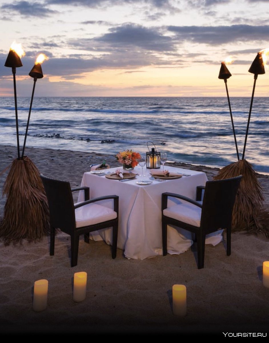 Романтический ужин на берегу