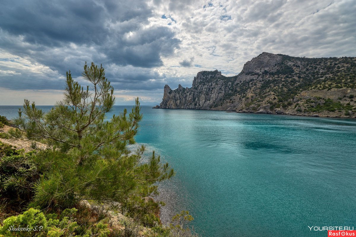 Голубая бухта Крым гора