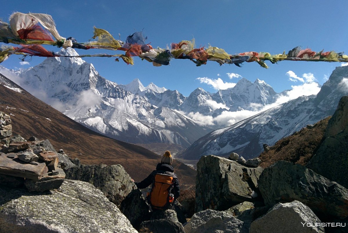 Тибет Эверест Гималаи с флажками