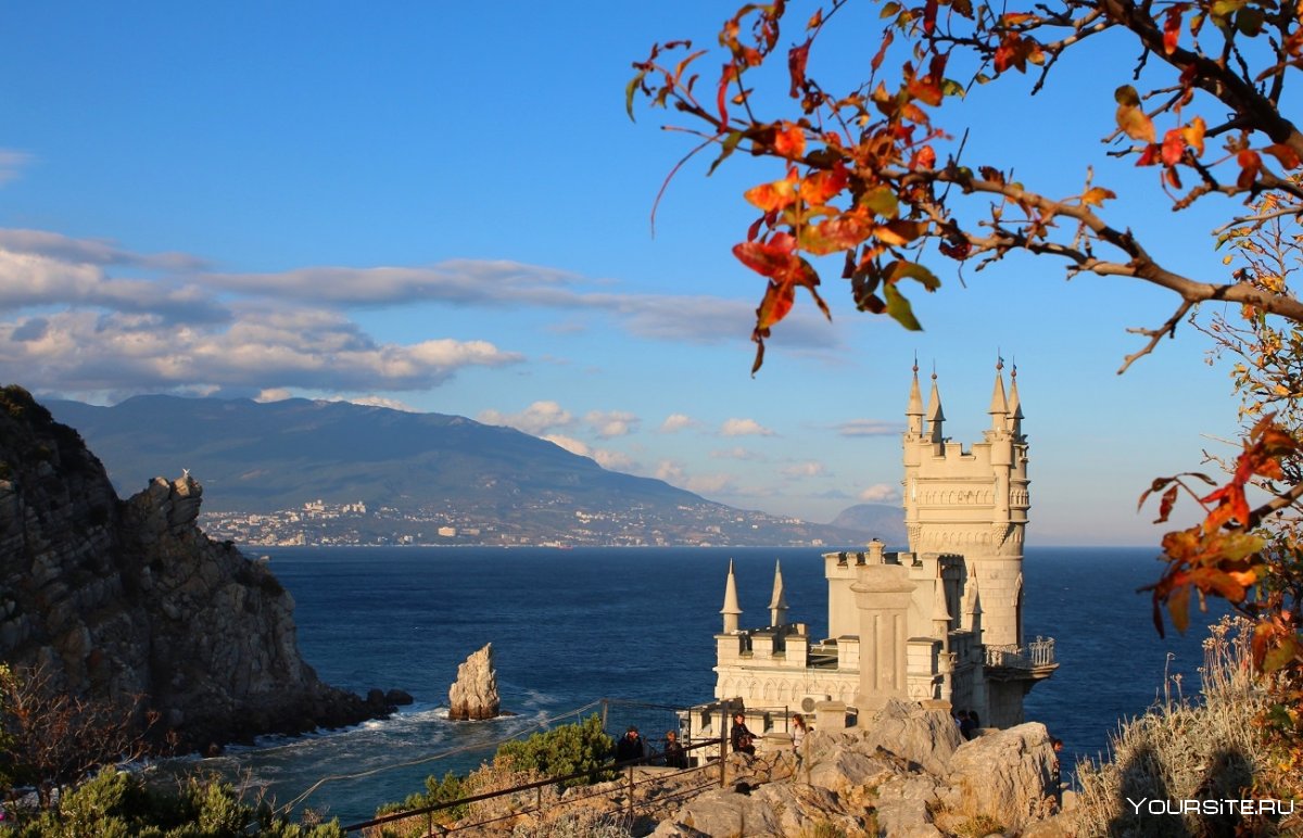 Ласточкино гнездо Крым осень