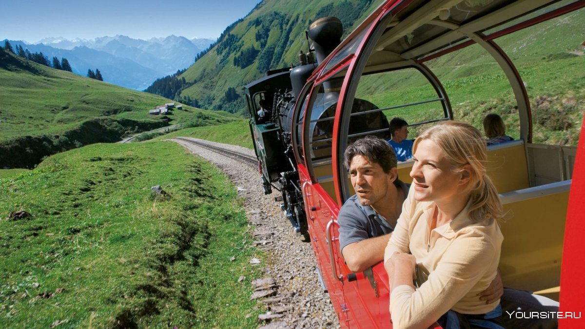 Поезд в Альпах Швейцария