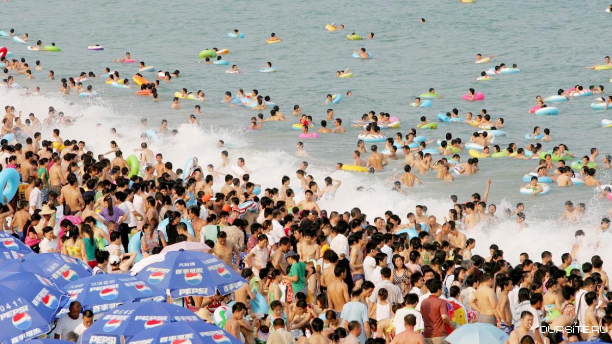 Китайский пляж в разгар сезона
