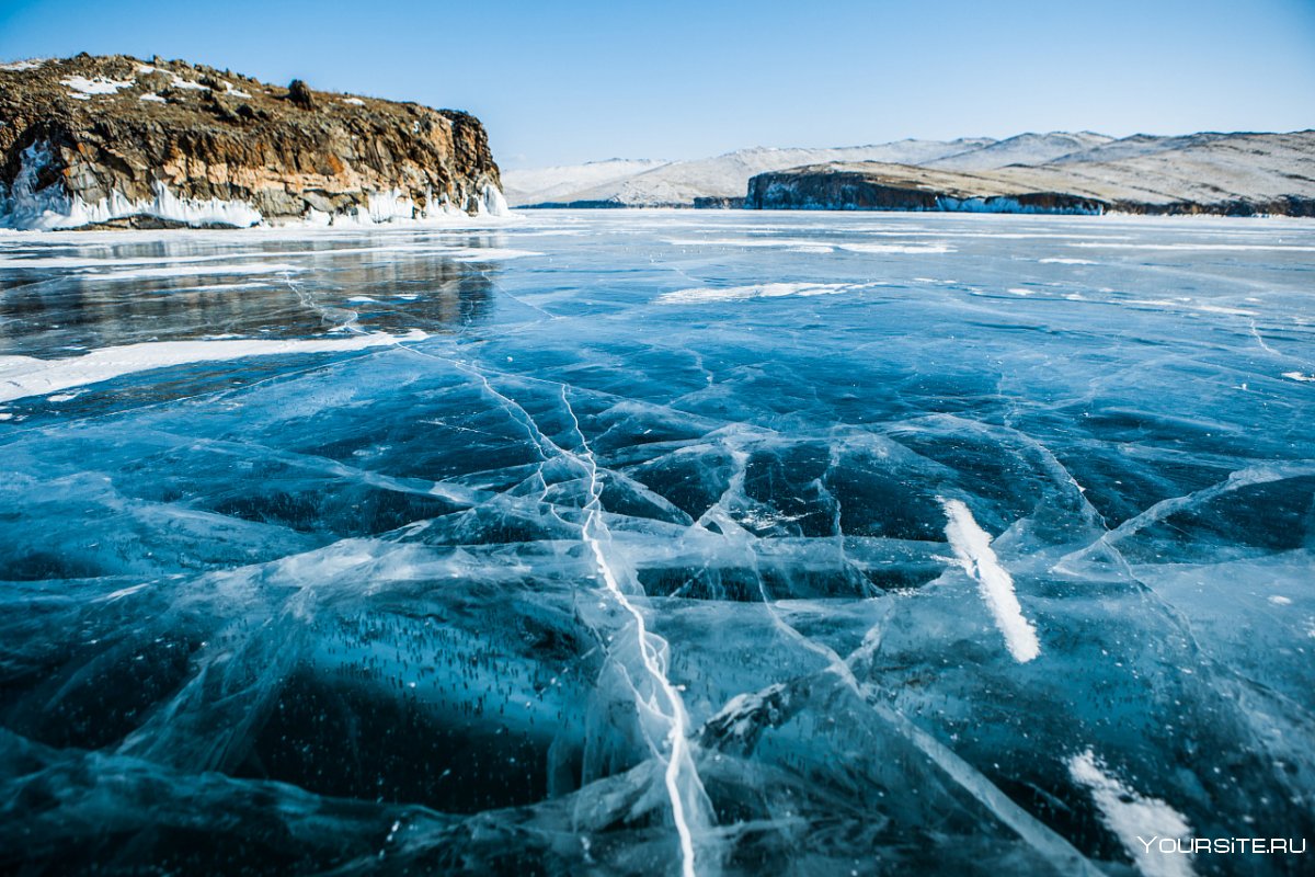 Озеро Ольхон на Байкале зимой