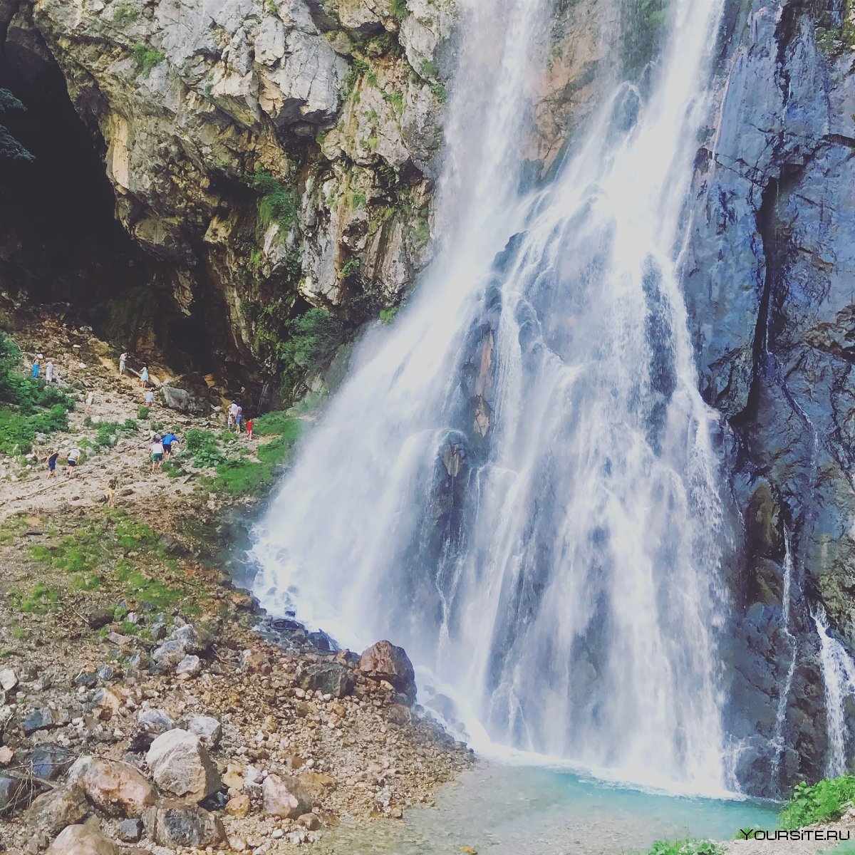Гегский водопад зимой Абхазия