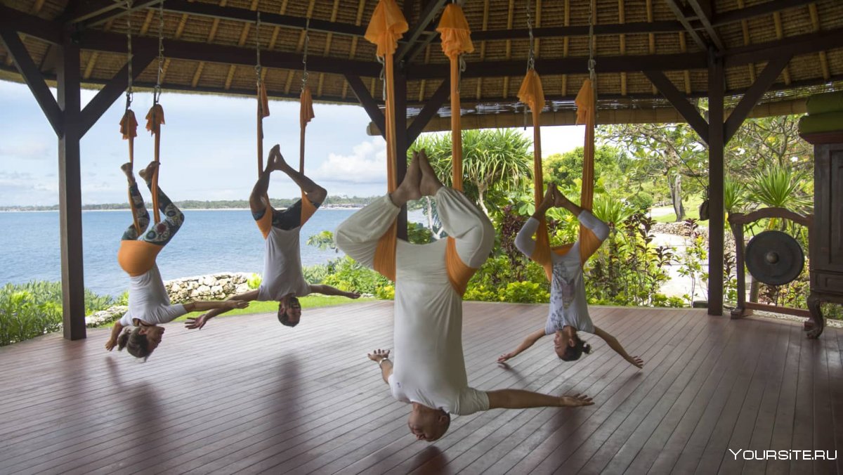 Йога в гамаках на Бали